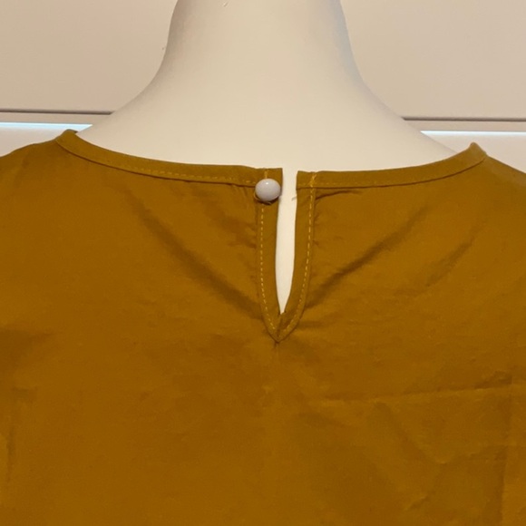 SHEIN Gold Boxy Sleeveless Tank Top - Picture 4 of 8